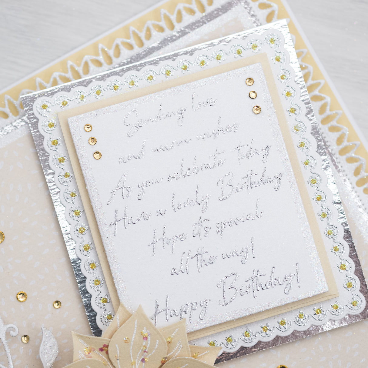Chloes Creative Cards Stanz- und Stempelset – Geburtstagsvers und -gefühl