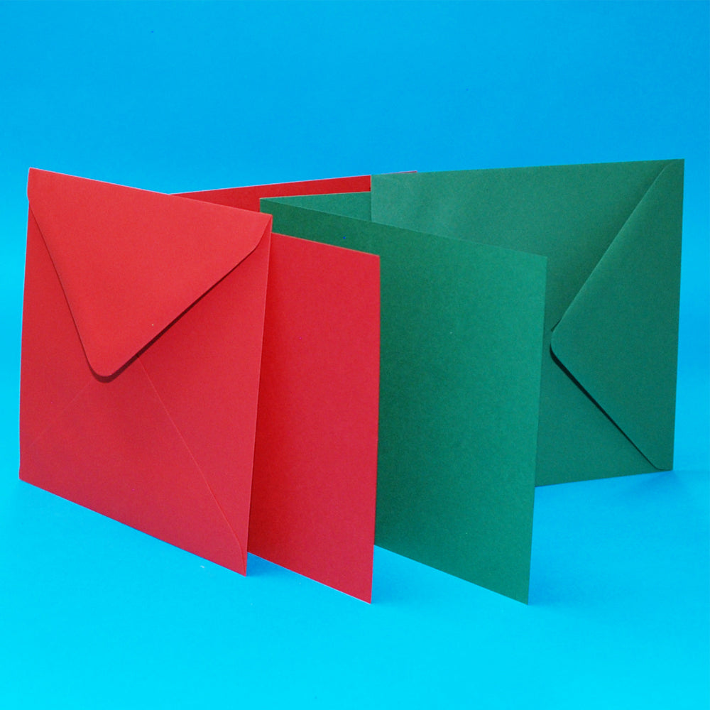 Craft UK 7x7 Kartenrohlinge und Umschläge mit gerader Kante in Rot und Grün