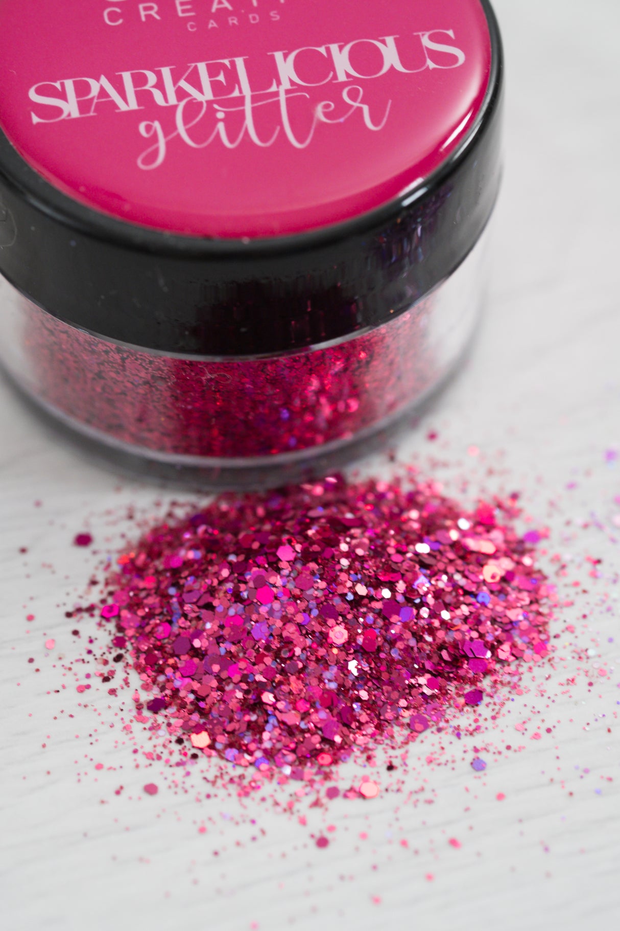 Paillettes Sparkelicious rose framboise en pot de 1/2 oz